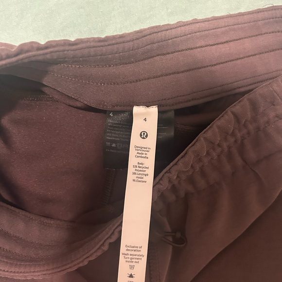 Softstreme High-Rise Pant
Regular Brown - Picture 6 of 6